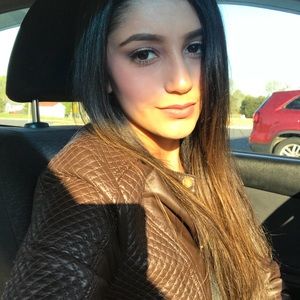 Meet your Posher, Daneira